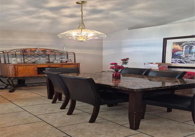 Photo 3 of Single family home for sale at 121 S Roma Way, Kissimmee, FL 34746 | MLS# R4911375 | Listing updated on 2026-10-15