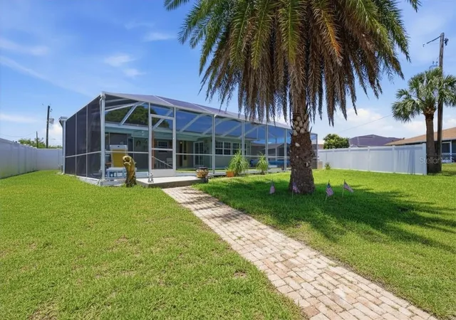 4th image of 201 E Tarpon Blvd Nw, Port Charlotte, FL 33952 | MLS# N6144571