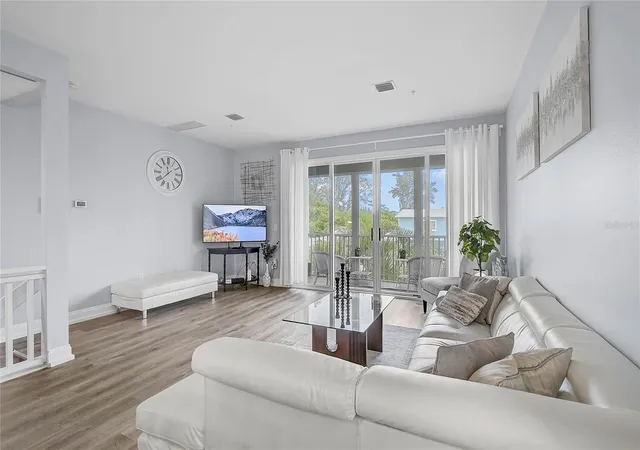 2nd image of 508 Forest Wy #508, Longboat Key, FL 34228 | MLS# N6144572