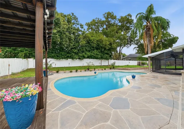 2nd image of 1008 Oakridge Manor Dr, Brandon, FL 33511 | MLS# TB8515116