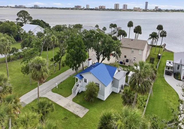 Homes for sale in South Daytona, FL | 105 Mcdonald St, South Daytona, FL 32119 | MLS# V4949432