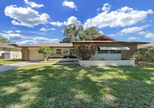 Photo 2 of Single family home for sale at 2819 Thistle Ct S, Palm Harbor, FL 34684 | MLS# TB8515135 | Listing updated on 2026-10-03
