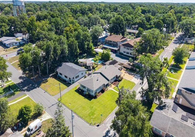 3rd image of 1012 S Baker St, Mount Dora, FL 32757 | MLS# G5113249