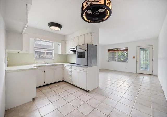 Homes for sale in Saint Petersburg, FL | 450 32nd Ave N #106W, Saint Petersburg, FL 33704 | MLS# A4695791