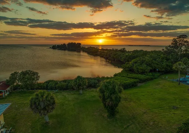 5th image of 1725 Gulf Rd, Tarpon Springs, FL 34689 | MLS# TB8515144