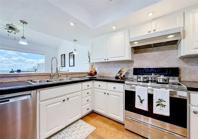 4th image of 6042 Topsail Rd, Lady Lake, FL 32159 | MLS# OM725926