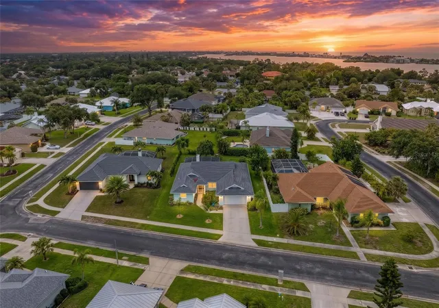 2nd image of 405 Bayside Ln, Nokomis, FL 34275 | MLS# A4695801