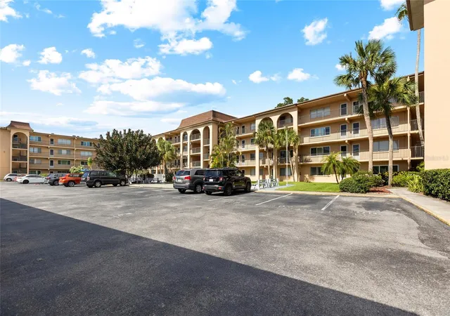 4th image of 2525 W Bay Dr #D13, Largo, FL 33770 | MLS# TB8515184