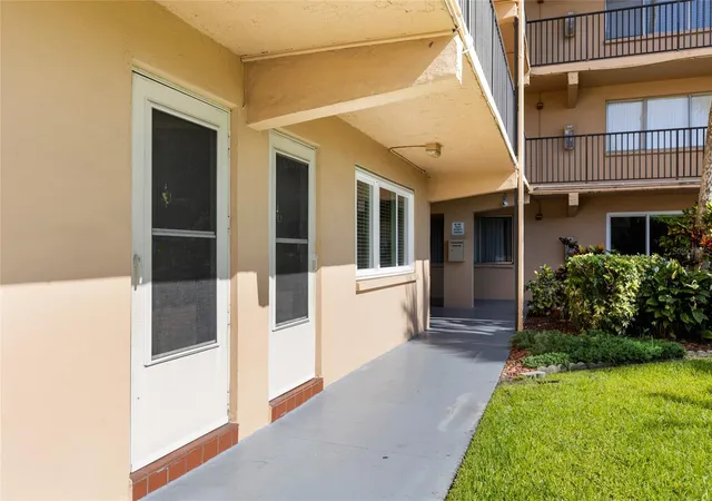 5th image of 2525 W Bay Dr #D13, Largo, FL 33770 | MLS# TB8515184