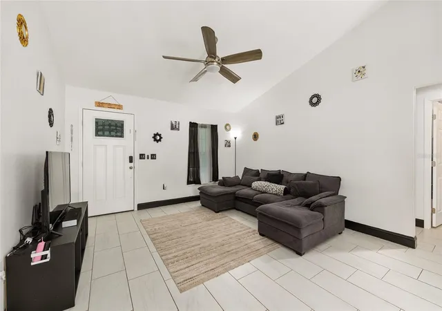 Photo 2 of Single family home for sale at 3781 Se 144th Lane, Summerfield, FL 34491 | MLS# OM725930 | Listing updated on 2026-09-15