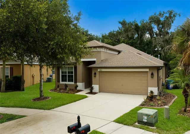 5th image of 17463 New Cross Cir, Lithia, FL 33547 | MLS# A4695815