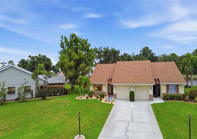 3rd image of 442 Pendleton Dr, Venice, FL 34292 | MLS# A4695822