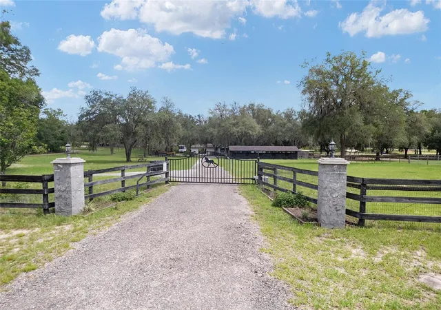 3rd image of 10871 Se County Road 336, Morriston, FL 32668 | MLS# OM725937