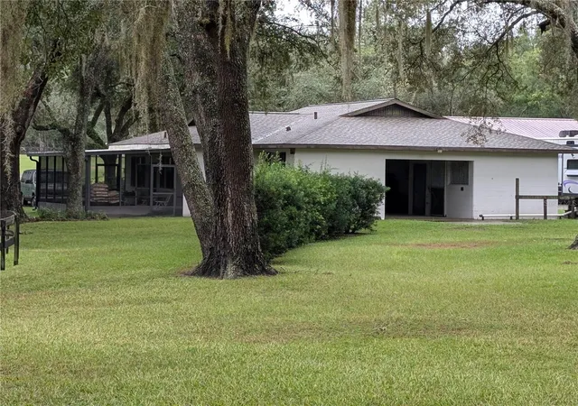 Photo 2 of Single family home for sale at 10871 Se County Rd 326, Morriston, FL 32668 | MLS# OM725937 | Listing updated on 2026-10-08