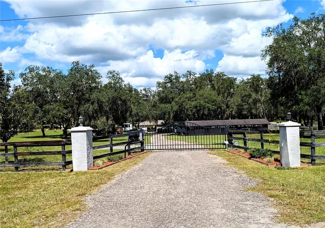 Photo 1 of Single family home for sale at 10871 SE County Rd 326, Morriston, FL 32668 | MLS# OM725937 | Listing updated on 2026-09-25