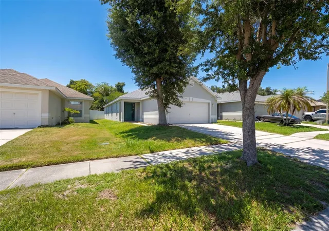 Homes for sale in Kissimmee, FL | 205 Owenshire Cir, Kissimmee, FL 34744 | MLS# S5151174