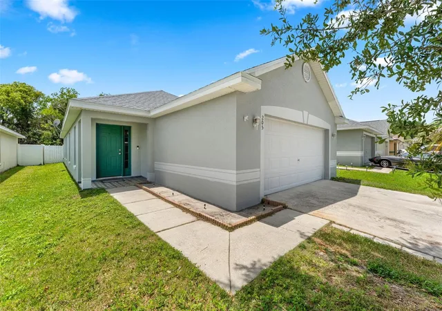 Homes for sale in Kissimmee, FL | 205 Owenshire Cir, Kissimmee, FL 34744 | MLS# S5151174