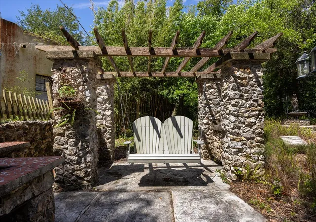 Homes for sale in Gainesville, FL | 720 Ne Blvd Blvd, Gainesville, FL 32601 | MLS# GC540881