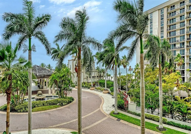 3rd image of 1300 Benjamin Franklin Dr #301, Sarasota, FL 34236 | MLS# A4695838