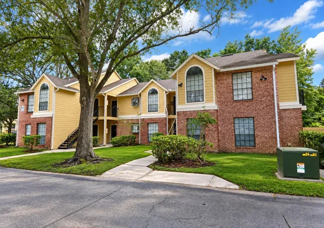 Listing Photo 1 - Condo for sale in building located at 8630 Mallard Reserve Dr, Tampa, FL 33614 - Unit #103
