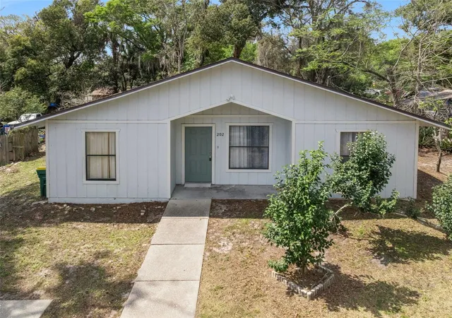 Photo 2 of Single family home for sale at 202 S Boston Ave, Deland, FL 32724 | MLS# O6413412 | Listing updated on 2026-09-29