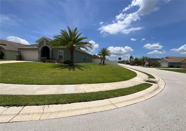 Photo 3 of Sale Pending at 3014 Buckeye Pointe Dr, Winter Haven, FL 33881 | MLS# R4911379 | Listing updated on 2026-08-29