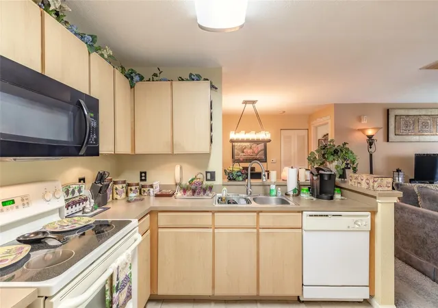 Photo 4 of Condo for sale at 940 Village Trl #2-208, Port Orange, FL 32127 | MLS# V4949435 | Listing updated on 2026-09-28