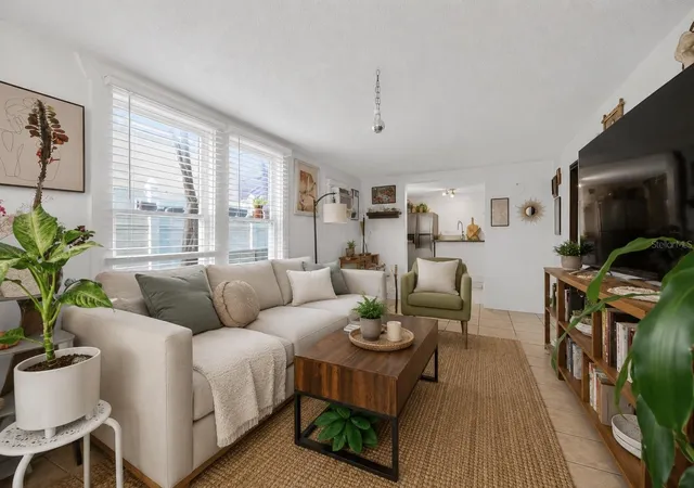 2nd image of 1059 5th Street N, Saint Petersburg, FL 33701 | MLS# A4695855