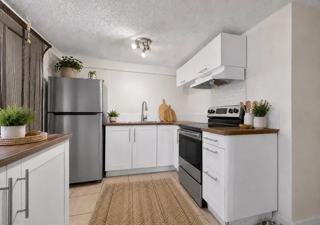 3rd image of 1059 5th St N, Saint Petersburg, FL 33701