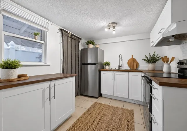 4th image of 1059 5th St N, Saint Petersburg, FL 33701