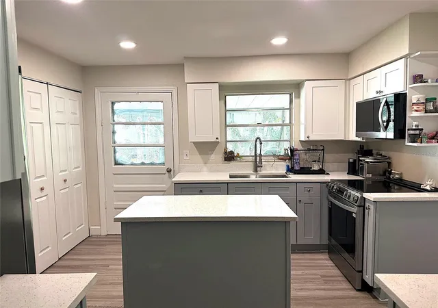 Photo 4 of Single family home for sale at 39246 Lizabeth Cir, Zephyrhills, FL 33542 | MLS# TB8515325 | Listing updated on 2026-07-23