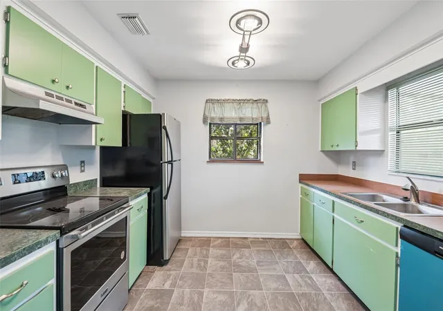 Homes for sale in Lutz, FL | 18411 Autumn Mist Dr, Lutz, FL 33549 | MLS# TB8515326