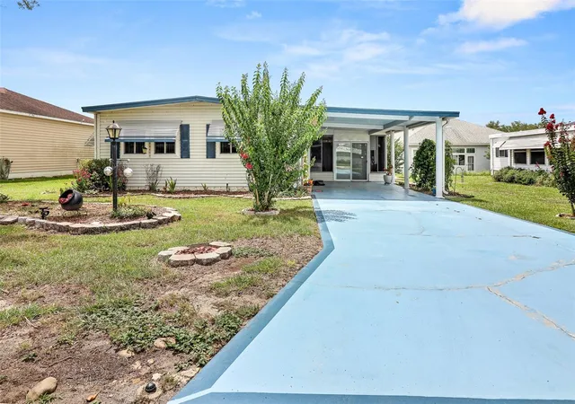 Homes for sale in Lady Lake, FL | 919 Weeping Willow Ave, Lady Lake, FL 32159 | MLS# G5113268
