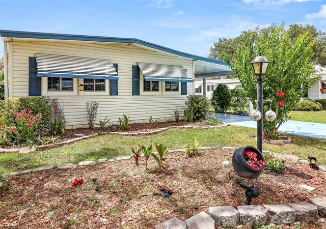 Homes for sale in Lady Lake, FL | 919 Weeping Willow Ave, Lady Lake, FL 32159 | MLS# G5113268