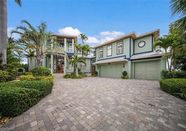 Photo 1 of Single family home for sale at 522 Bayview Dr, Holmes Beach, FL 34217 | MLS# A4695861 | Listing updated on 2026-09-21