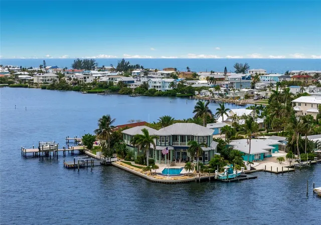 Photo 2 of Single family home for sale at 522 Bayview Dr, Holmes Beach, FL 34217 | MLS# A4695861 | Listing updated on 2026-09-21