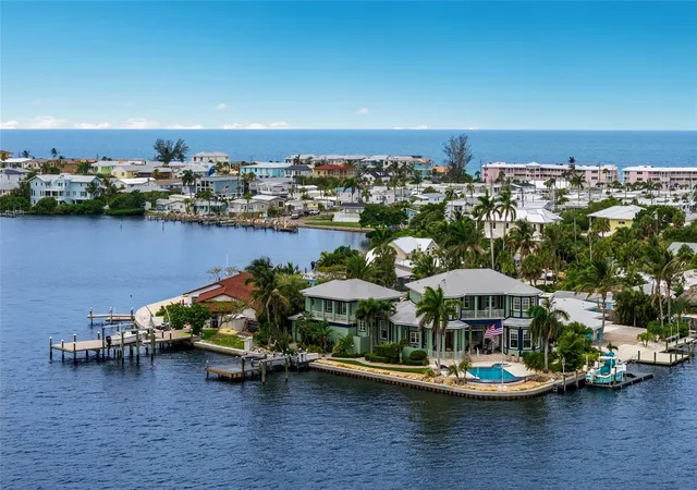 Photo 3 of Single family home for sale at 522 Bayview Dr, Holmes Beach, FL 34217 | MLS# A4695861 | Listing updated on 2026-09-21