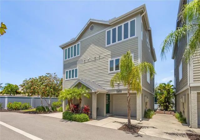 Homes for sale in Longboat Key, FL | 528 Forest Wy, Longboat Key, FL 34228 | MLS# A4695863