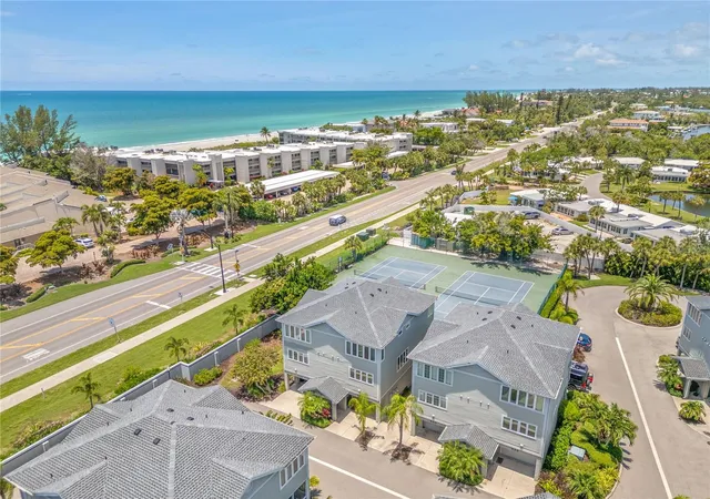 Homes for sale in Longboat Key, FL | 528 Forest Wy, Longboat Key, FL 34228 | MLS# A4695863
