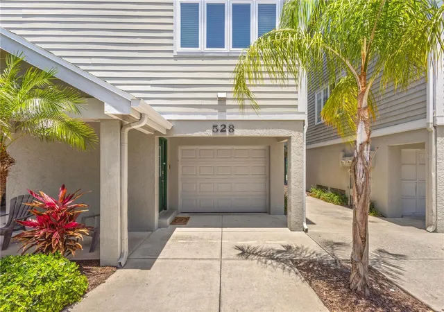 Homes for sale in Longboat Key, FL | 528 Forest Wy, Longboat Key, FL 34228 | MLS# A4695863