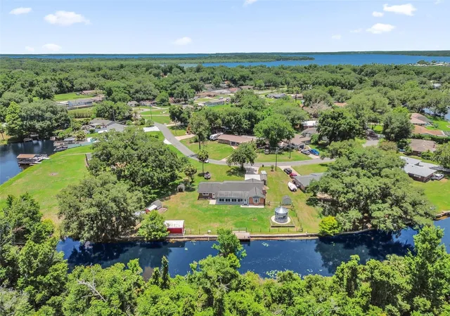 Homes for sale in Fruitland Park, FL | 35505 Crescent Dr, Fruitland Park, FL 34731 | MLS# G5113273
