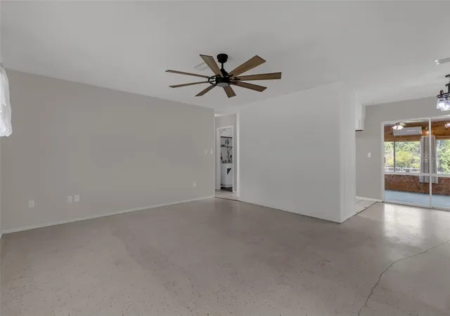 Homes for sale in Fruitland Park, FL | 35505 Crescent Dr, Fruitland Park, FL 34731 | MLS# G5113273