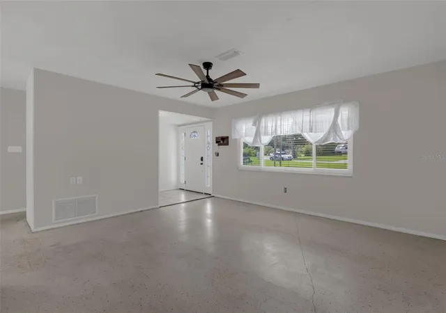Homes for sale in Fruitland Park, FL | 35505 Crescent Dr, Fruitland Park, FL 34731 | MLS# G5113273
