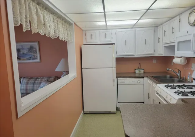 Listing Photo 4 - Condo for sale in building located at 9950 62Nd Ter N, St. Petersburg, FL 33708 - Unit #417