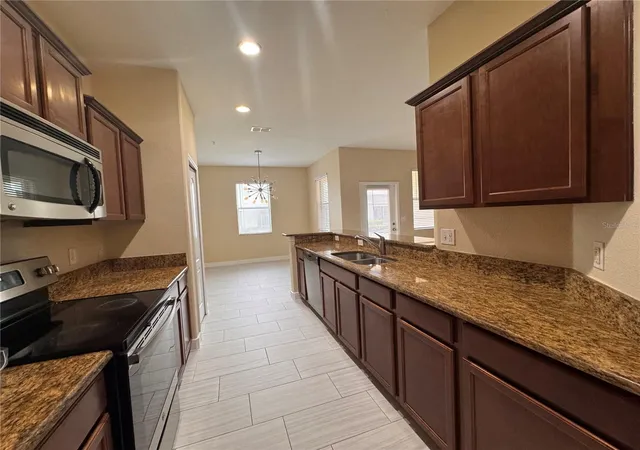 Photo 4 of Townhouse for sale at 15511 Campden St, Winter Garden, FL 34787 | MLS# O6413461 | Listing updated on 2026-08-26