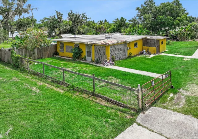 Homes for sale in Mulberry, FL | 825 Cook Rd, Mulberry, FL 33860 | MLS# L4962448