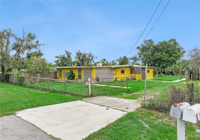 Homes for sale in Mulberry, FL | 825 Cook Rd, Mulberry, FL 33860 | MLS# L4962448