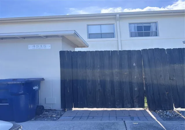 Photo 2 of Townhouse for sale at 4515 La Capri Ct, Tampa, FL 33611 | MLS# A4695876 | Listing updated on 2026-07-24