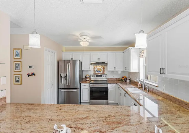 Homes for sale in Lady Lake, FL | 867 Oviedo Rd, Lady Lake, FL 32159 | MLS# G5113282