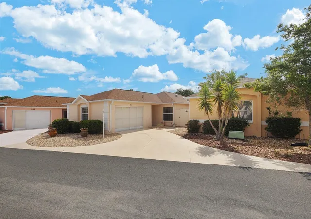 Homes for sale in Lady Lake, FL | 867 Oviedo Rd, Lady Lake, FL 32159 | MLS# G5113282